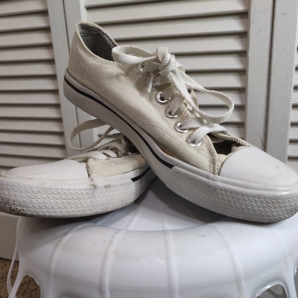 White classic off brand Converse